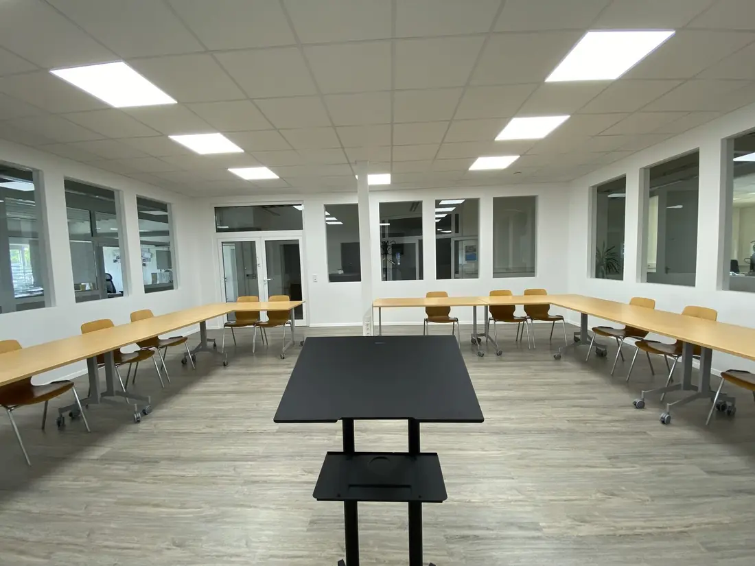 Seminarraum Coworking Detmold, Blick vom Rednerpult in den Raum